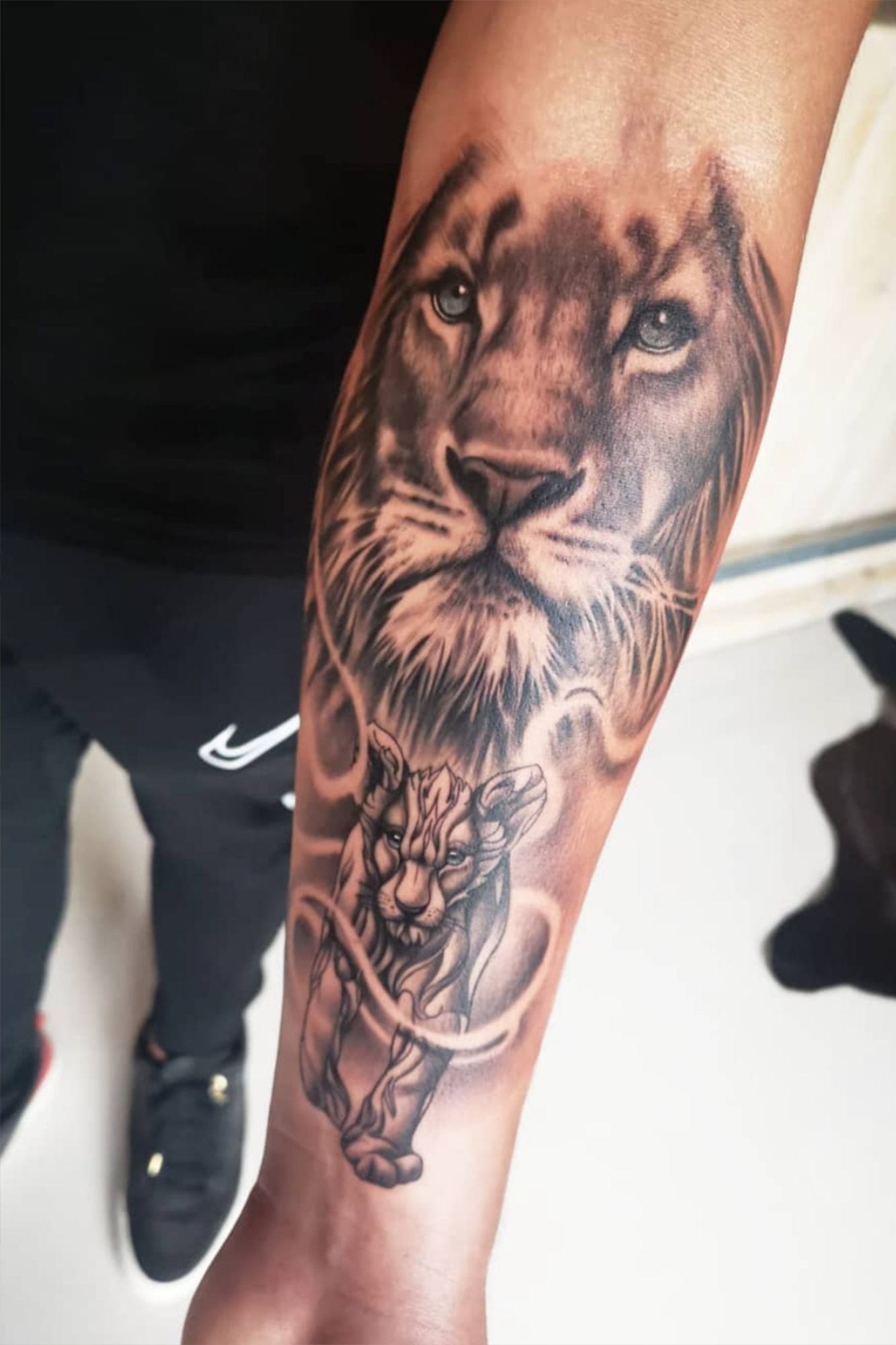 tattoo onderarm leeuw ramos ink